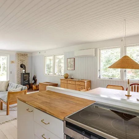 Colourful Details In Wooden House On Nature Plot Casa vacanze *