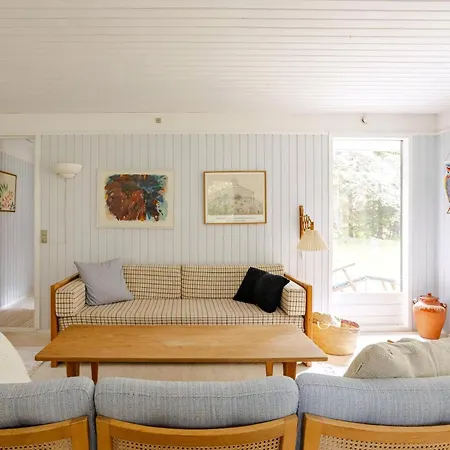Colourful Details In Wooden House On Nature Plot Casa vacanze