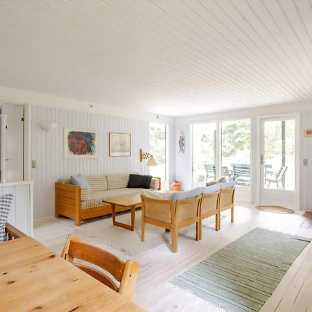 בית נופש Colourful Details In Wooden House On Nature Plot Vig