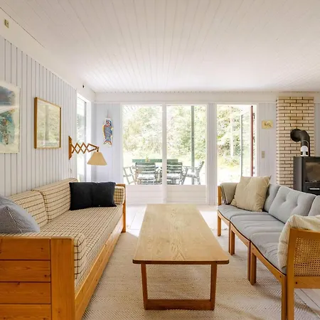 Colourful Details In Wooden House On Nature Plot Casa vacanze