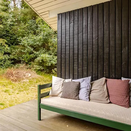 Colourful Details In Wooden House On Nature Plot Casa vacanze